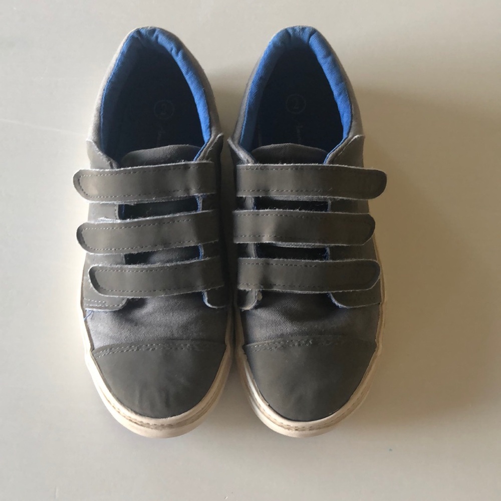 Boys shoes